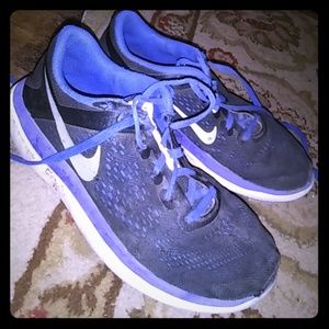 Blue nike size 4